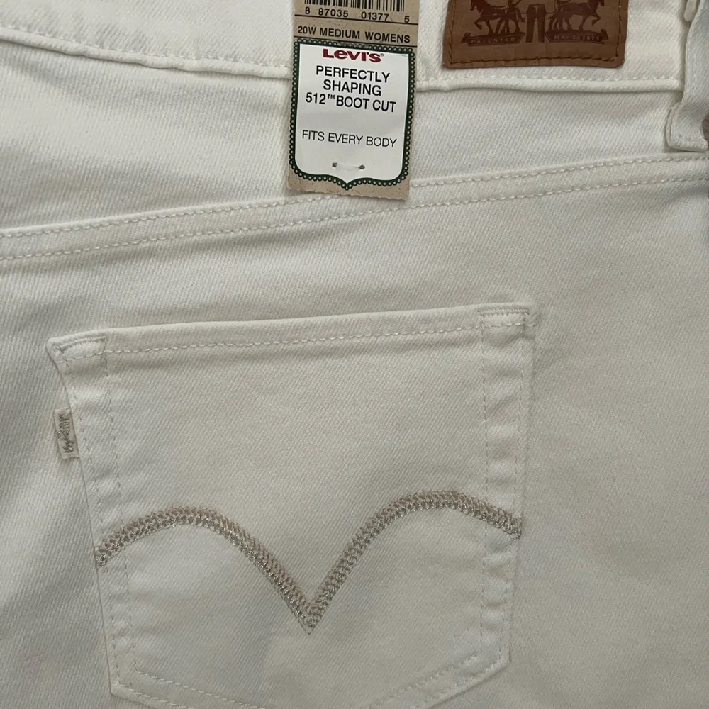 Levi’s Perfectly Shaping 512 Boot Cut White Jeans Women's 20W Medium - Picture 2 of 6